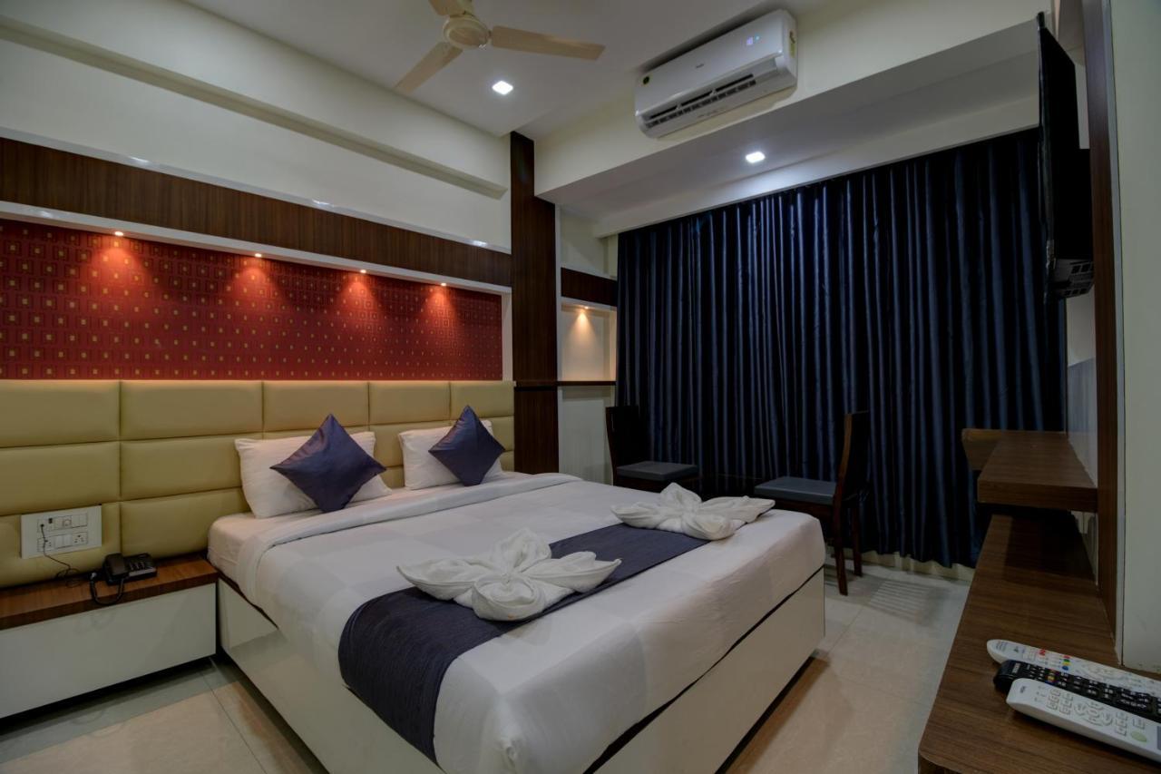 Hotel Mourya Residency Navi Mumbai Dış mekan fotoğraf